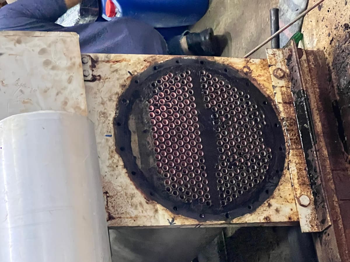 สภาพ Tube Sheet ก่อนเข้าทำความสะอาด — ORGCARE Engineering & Services
